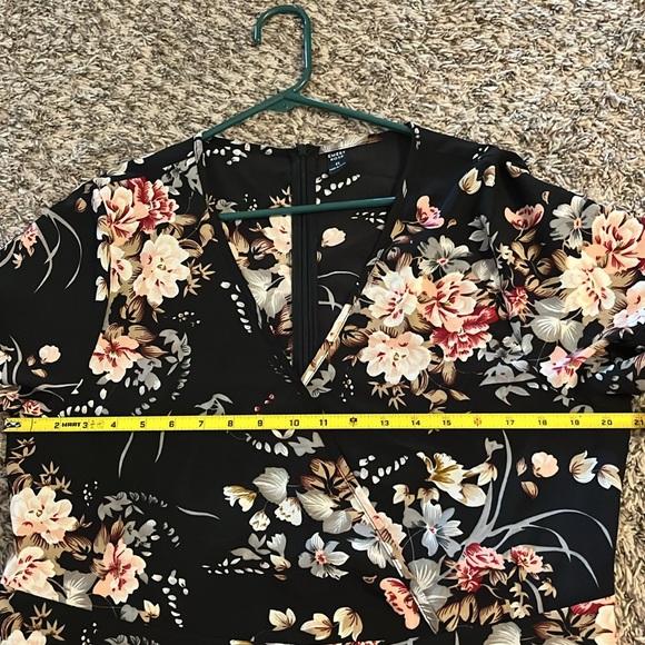 EMERY ROSE Floral Print Flounce Sleeve Belted Romper Size XL (12) - Picture 6 of 6